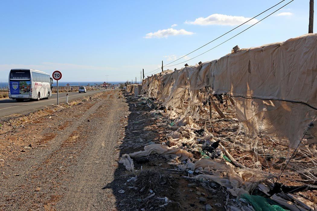La basura y paisajes deteriorados es lo primero que ven los turistas al llegar a la isla. (Alejandro Ramos).