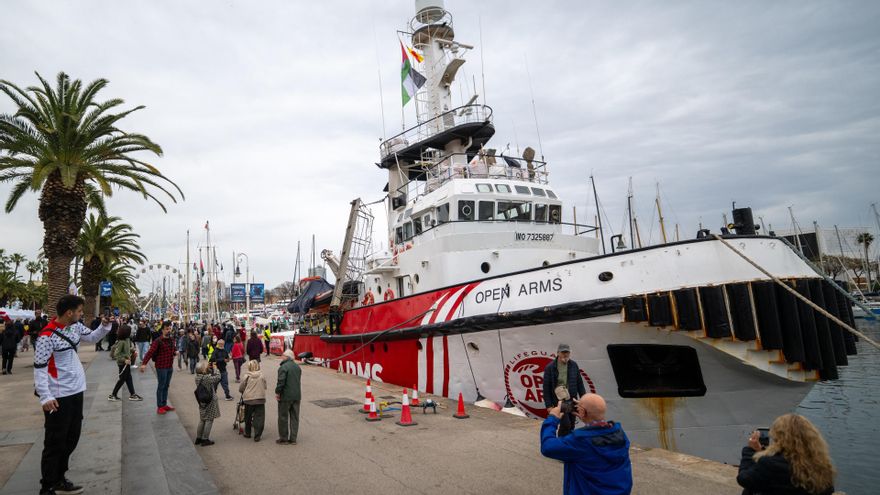 El barco de Open Arms de la segunda expedición de la Global Sumud Flotilla, parte del Moll de la Fusta, a 12 de abril de 2026, en Barcelona, Catalunya (España). La delegación catalana de la Global Sumud Flotilla (GSF) integrada por 40 personas ha zarpado