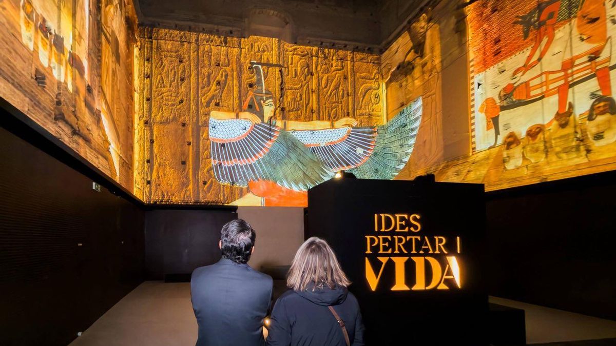 José María Bellido e Isabel Albás, viendo la audiovisual