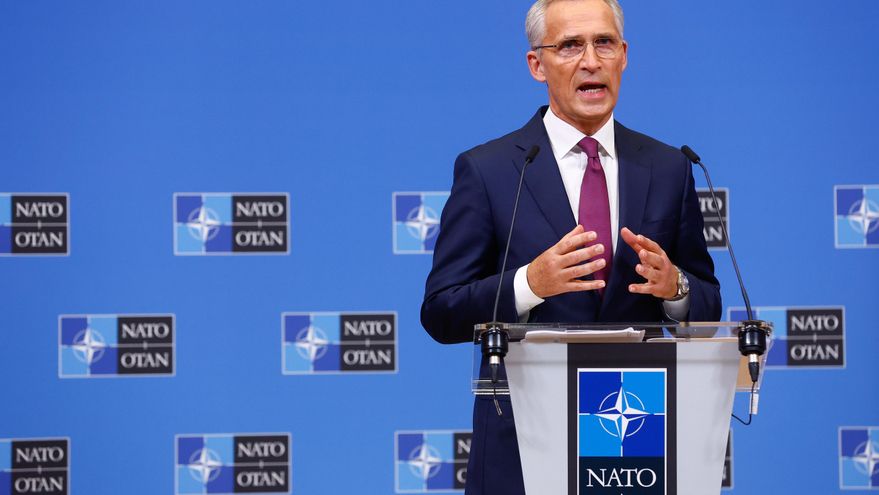 El secretario general de la OTAN, Jens Stoltenberg, da una rueda de prensa al final del segundo día del Consejo de Ministros de Defensa de la OTAN en la sede de la Alianza en Bruselas el 13 de octubre. EFE/EPA/STEPHANIE LECOCQ