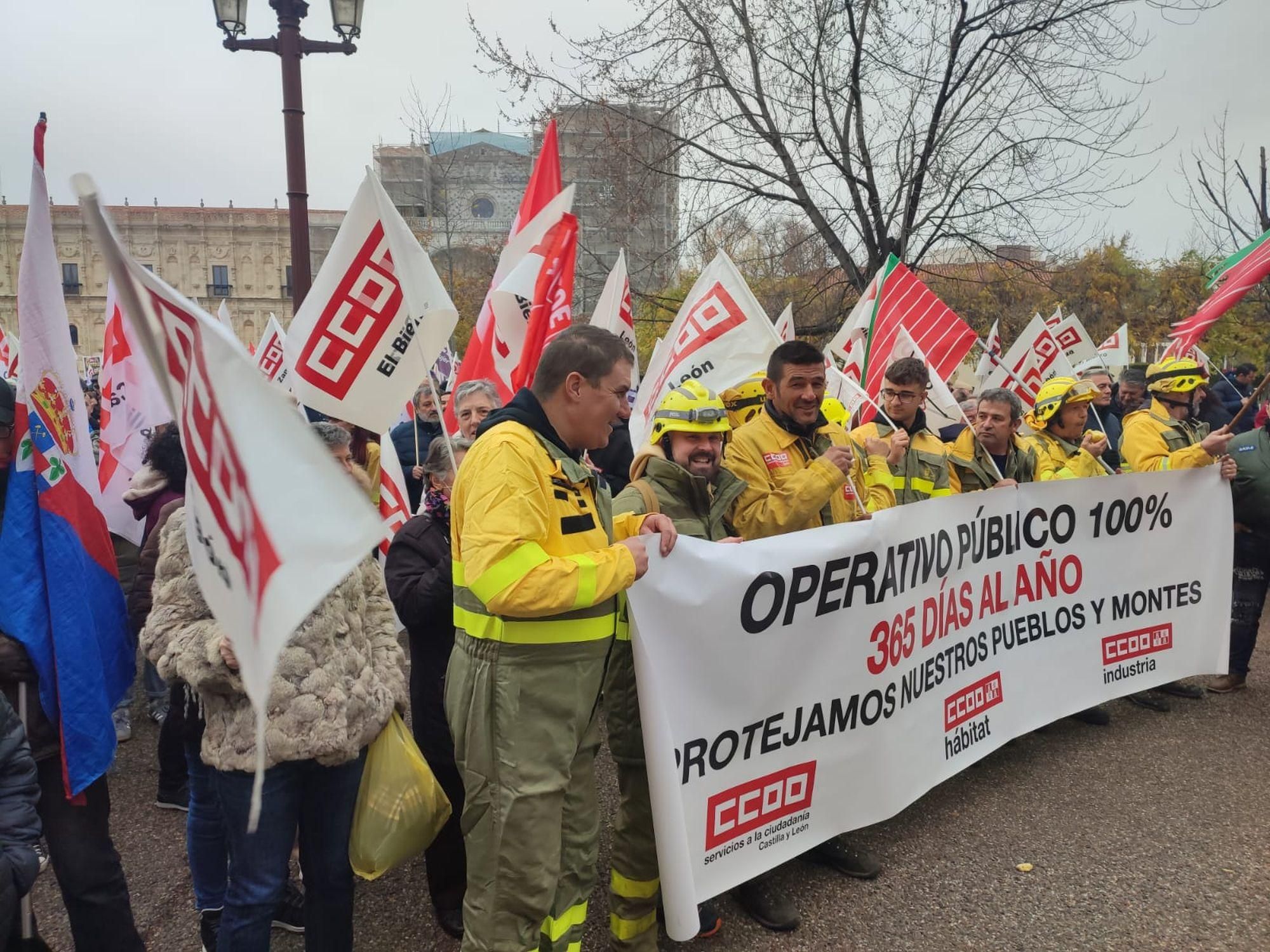 Manifestación en León contra las políticas de incendios forestales de la Junta