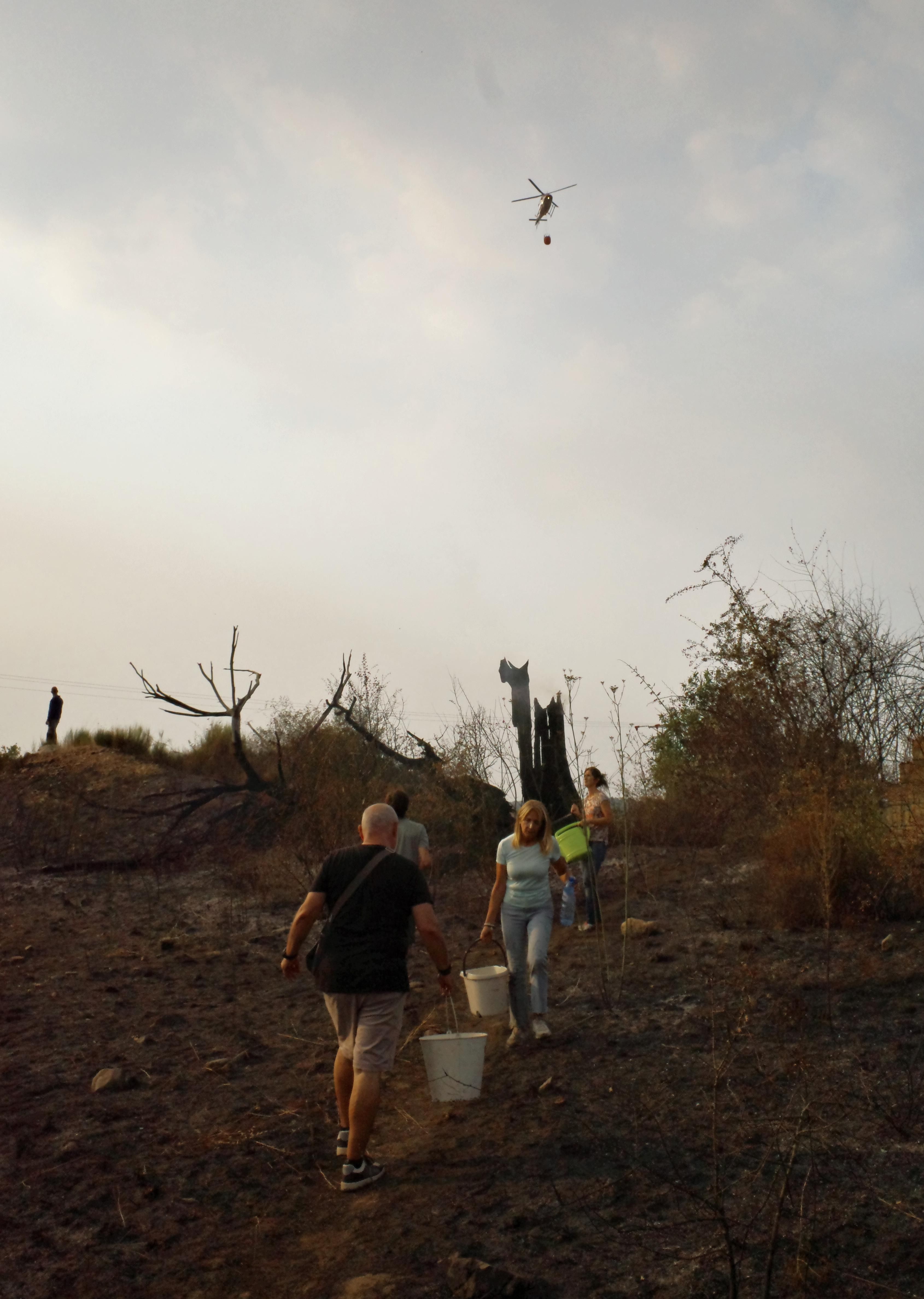 Así lucharon contra el fuego los vecinos de Molinaseca
