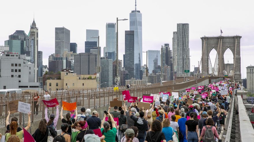 Manifestantes a favor del aborto se reúnen en Nueva York, este 14 de mayo de 2022, para reclamar al Tribunal Supremo de EE.UU. que proteja este derecho. EFE/Sarah Yenesel