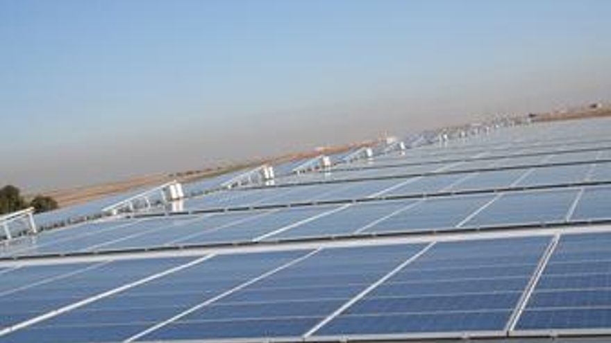 Teruel Existe denuncia ante el Parlamento Europeo la "invasión" de las renovables en la España Vaciada