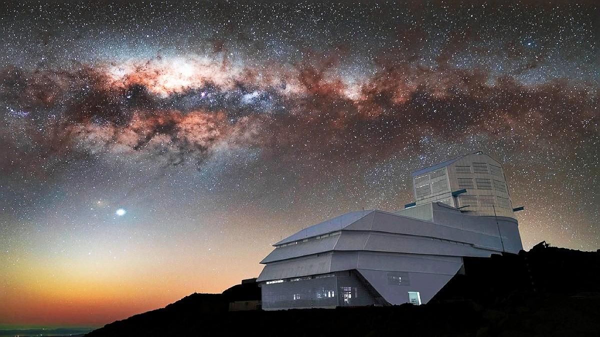 La Vía Láctea y el Observatorio LSST Vera C. Rubin en Chile.