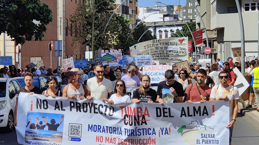 Manifestación en Tenerife contra los macroproyectos urbanísticos. (Dácil Jiménez)
