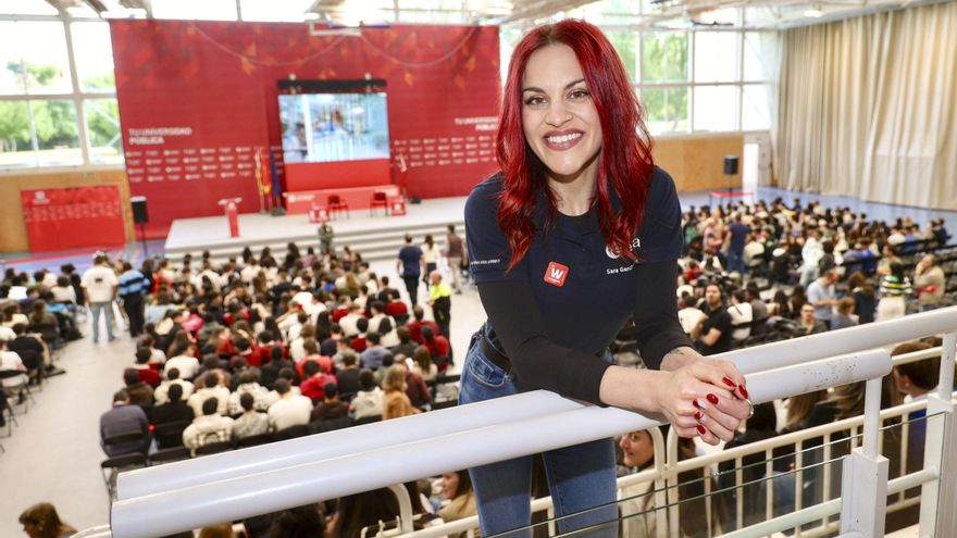 La astronauta Sara García anima a los estudiantes a mantener la motivación y sus sueños