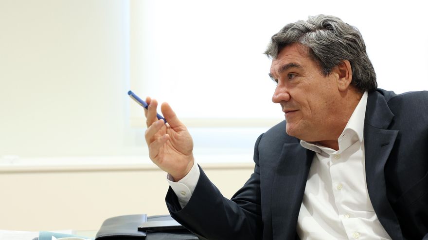 El ministro Escrivá convoca a consejeros regionales y alcaldes para abordar el traslado de migrantes desde Canarias