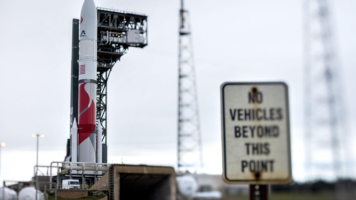 Vista del cohete Vulcan, de la Misión Peregrine Uno (PM1) de la compañía Astrobiotic, en la Estación de la Fuerza Espacial de Cabo Cañaveral en Florida, este 7 de enero de 2024. 