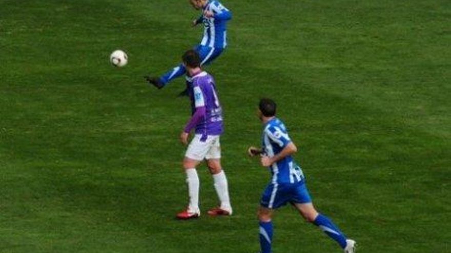 Un momento del partido. (Fuente: www.infobierzo.com)