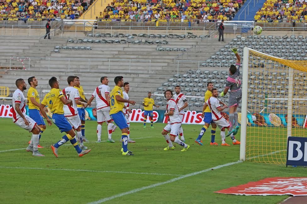 Partido entre la UD Las Palmas y el Rayo Vallecano. (ALEJANDRO RAMOS)