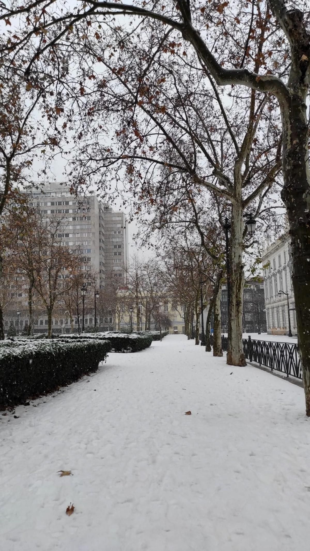 Lateral plaza Villa de Par�s.jpg