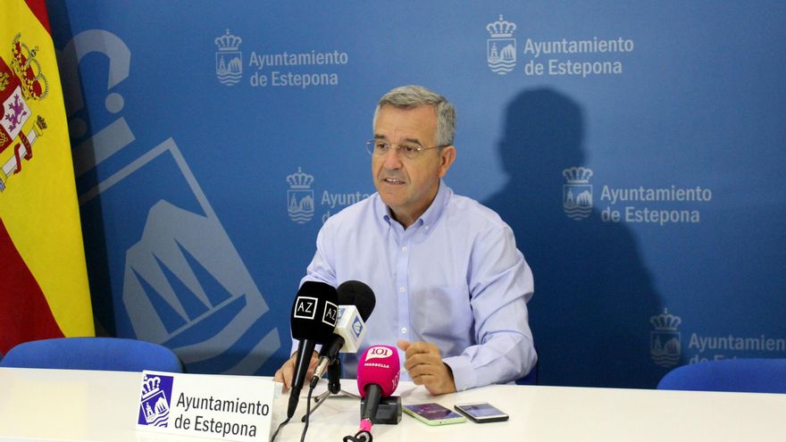 El alcalde de Estepona elude explicar al Pleno la adjudicación del restaurante del Mirador