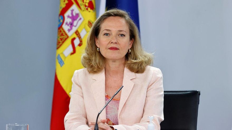 La vicepresidenta primera del Gobierno, Nadia Calviño, mantiene una jornada de trabajo este lunes en La Palma