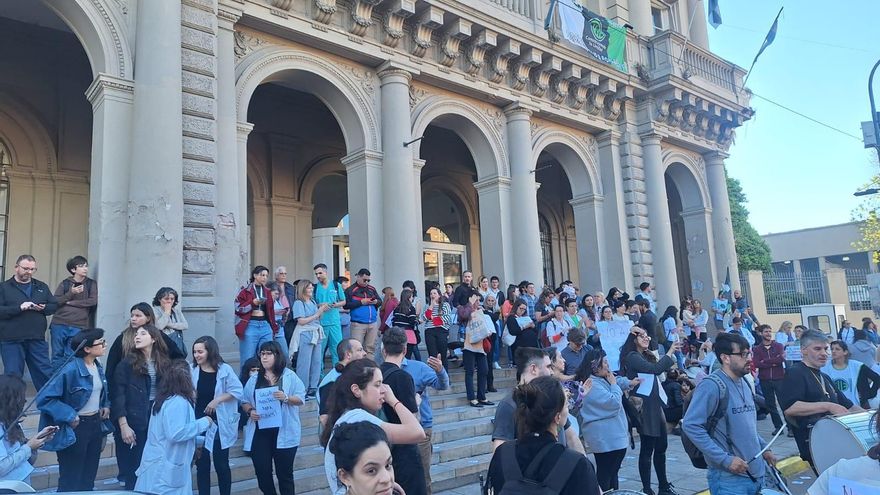 El Gobierno cerró la internación y la guardia del hospital nacional Laura Bonaparte y anticipan una clausura "total"