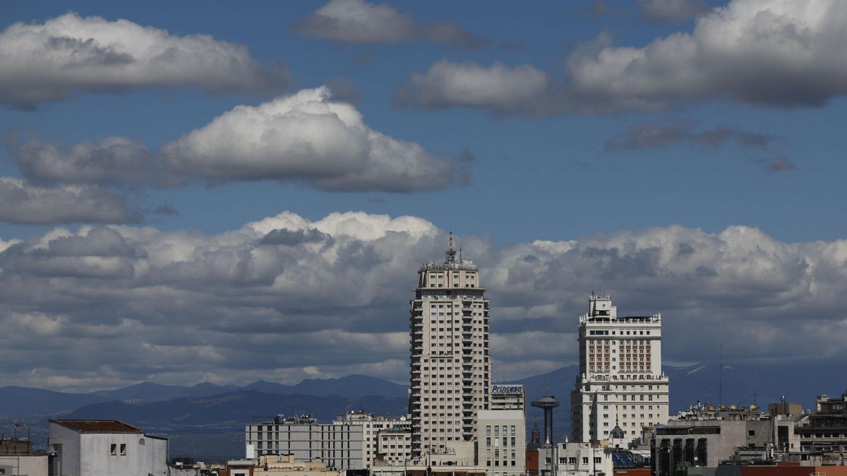 Calma y cielo nublado antes de una nueva subida de temperaturas para el fin de semana