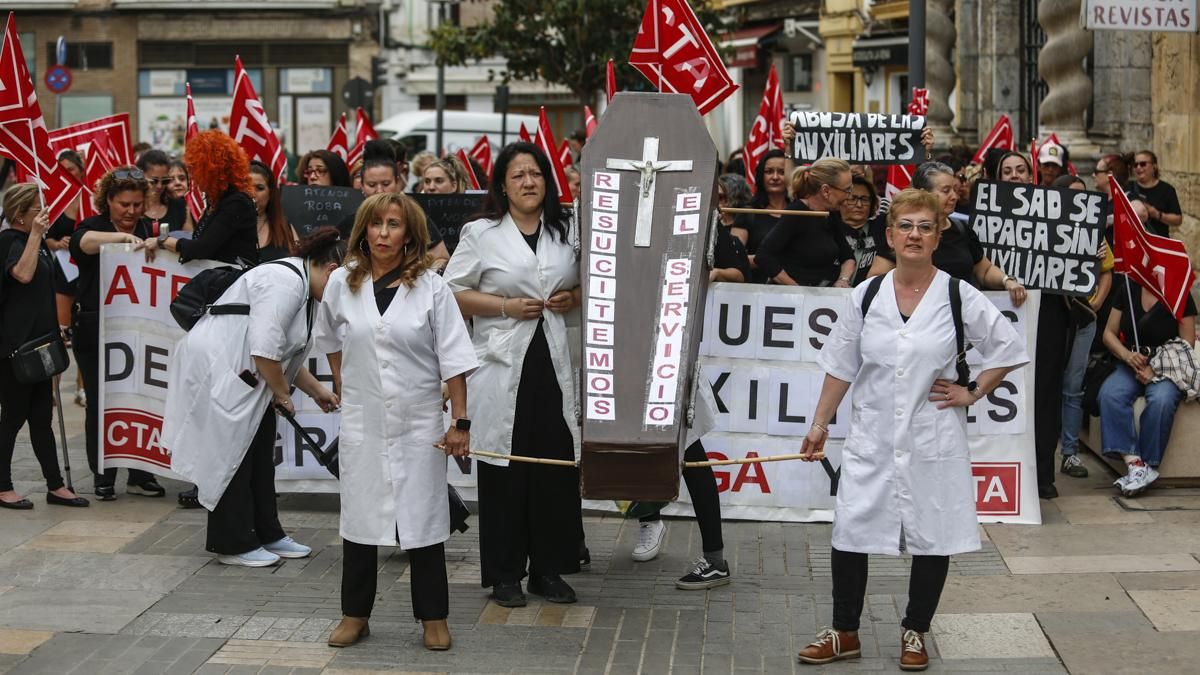 Manifestación de las trabajadoras del Servicio de Ayuda a Domicilio
