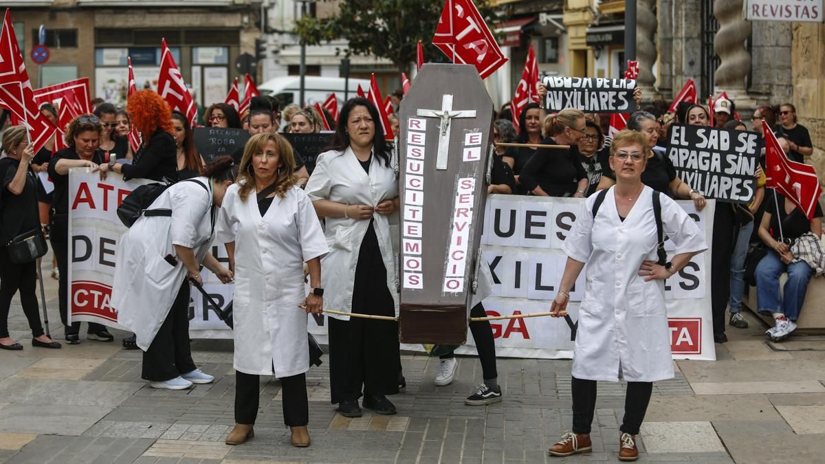 Manifestación de las trabajadoras del Servicio de Ayuda a Domicilio