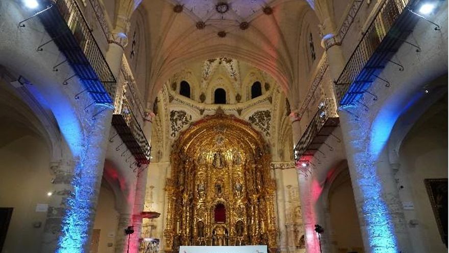 Montaje de la presentación, en una iglesia. / Miriam Chacón / ICAL