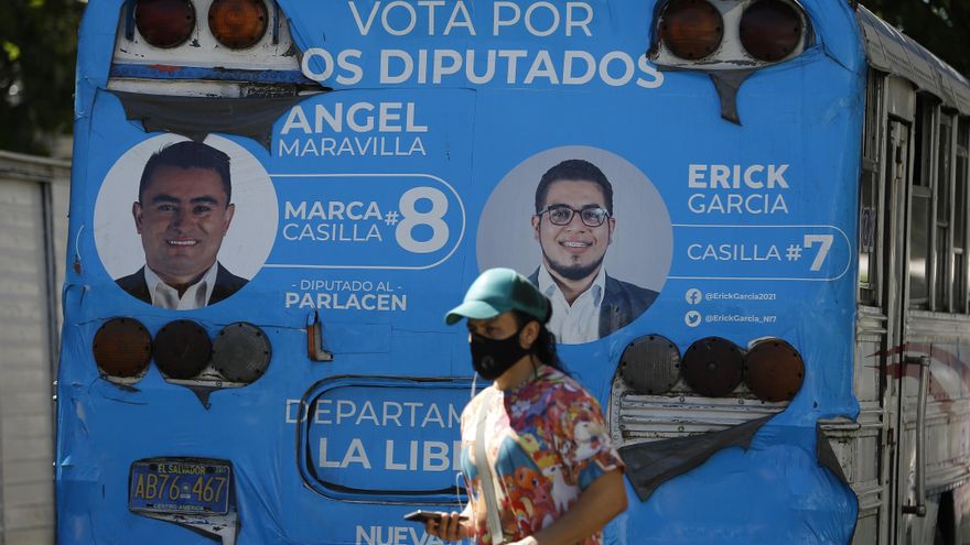 Retrasos en la apertura de centros de votación en los comicios en El Salvador