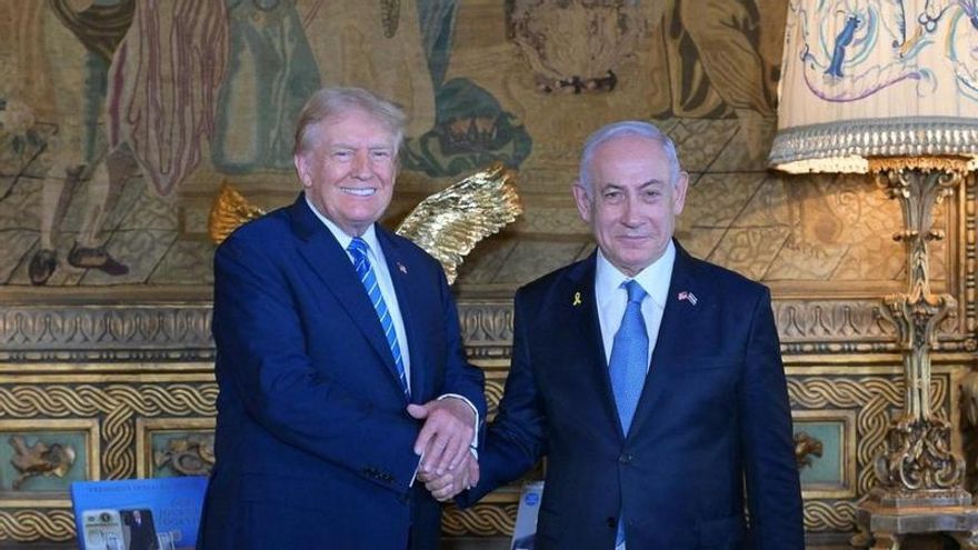 July 26, 2024, Palm Beach, Florida, USA: Former US President and Republican candidate for 2024 presidential elections, DONALD TRUMP, hosts Israeli Prime Minister BENJAMIN NETANYAHU at Mar a Lago, Florida. (Credit Image: © Amos Ben Gershom/Israel Gpo via ZUMA Press Wire)