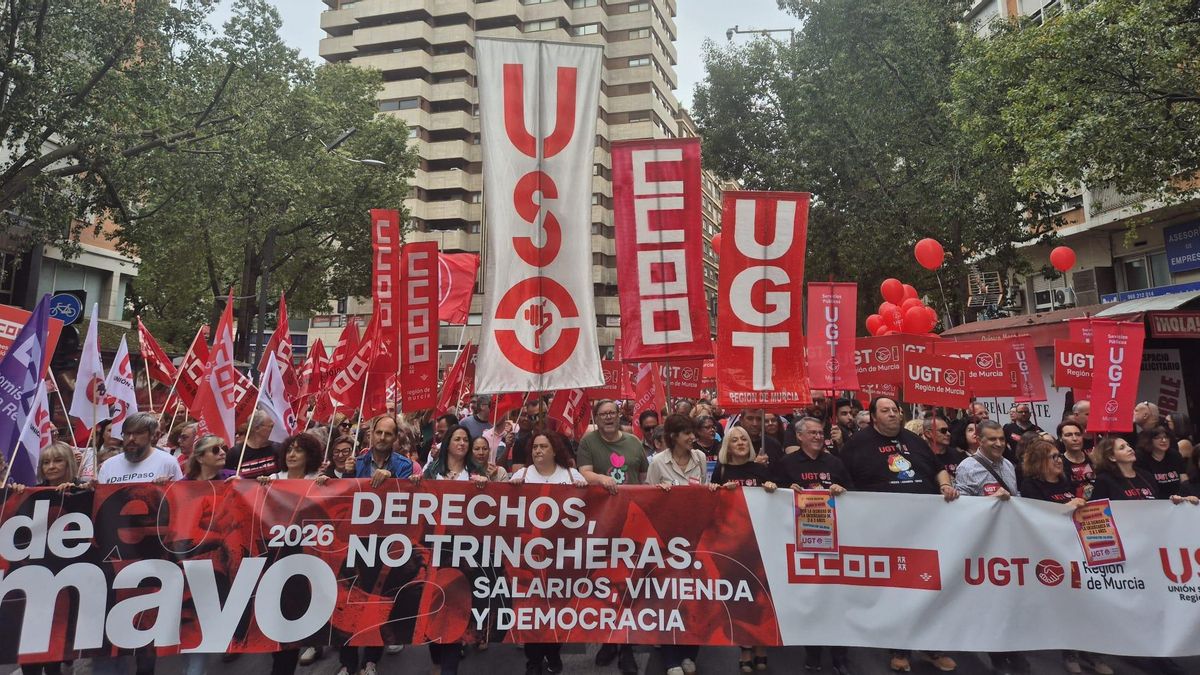 Los sindicatos reclaman en Murcia salarios, vivienda y democracia en el Primero de Mayo: "¡Sabic no se cierra!"