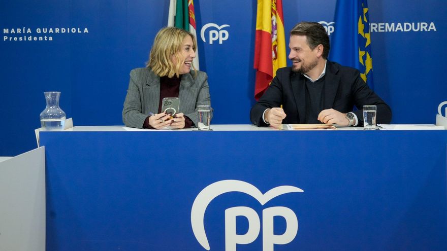 El PP acusa a Vox de "engañar a la gente" y de "teatralizar" la negociación para evitar un acuerdo en Extremadura