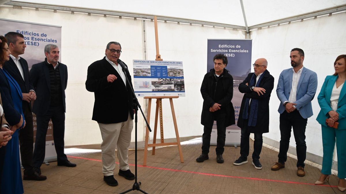 Colocación de la primera piedra del edificio de Servicios Esenciales en Jinámar.