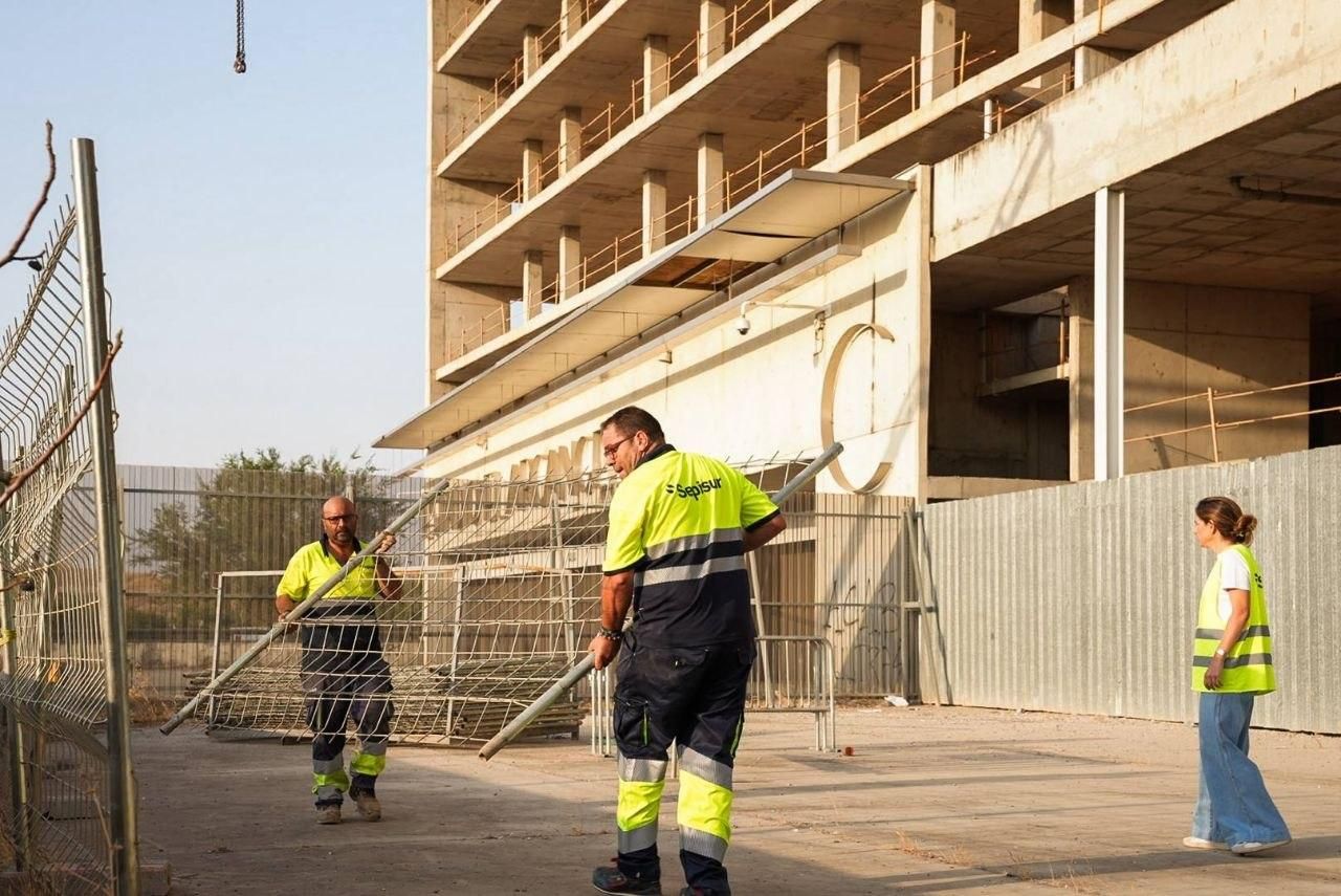 Inicio de las obras de la fachada del estadio