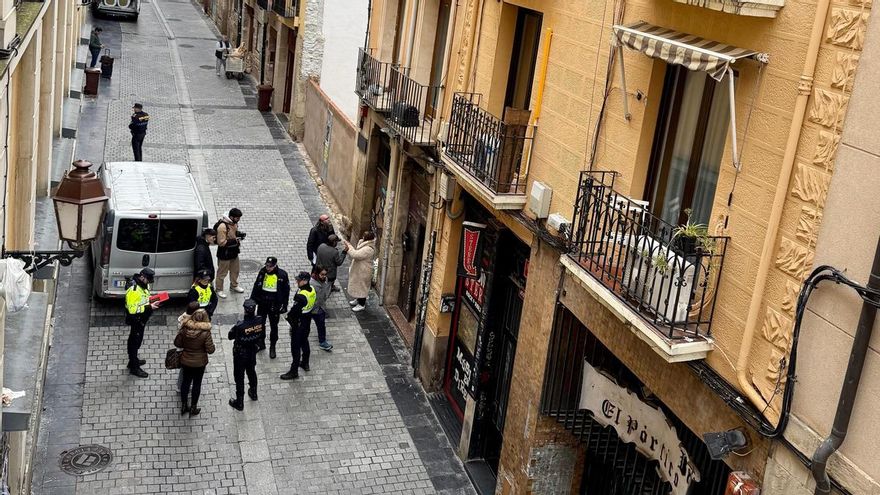 Desalojan a los seis vecinos y el bar de un edificio de Casco Antiguo de Logroño