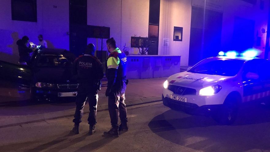 Imagen difundida por los Mossos del operativo de este sábado