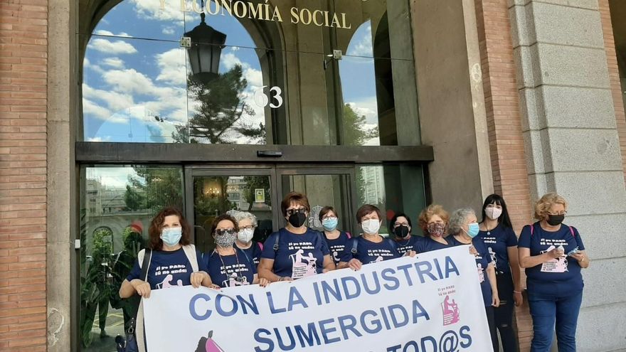 La Asociación de Aparadoras de Elche lleva 50.000 firmas al Ministerio de Trabajo