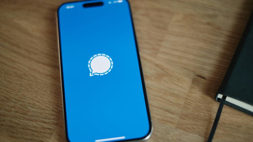 The European Parliament reinforces its alert regarding the WhatsApp application to representatives and asks them to use Signal when traveling abroad