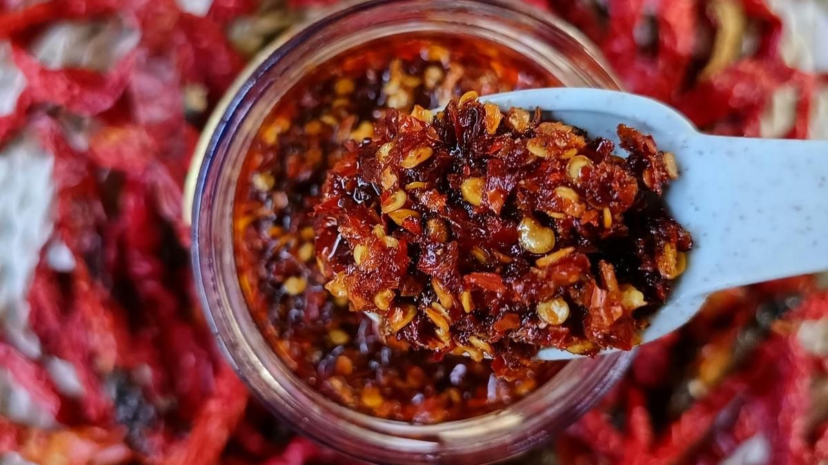 Para una carne, una pizza o una ensalada: cómo preparar aceite de chile, el toque picante que revitalizará todas tus comidas