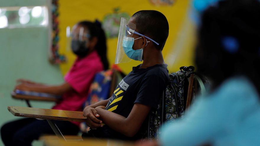 Pocas escuelas reabren en Panamá tras más de un año cerradas por la pandemia