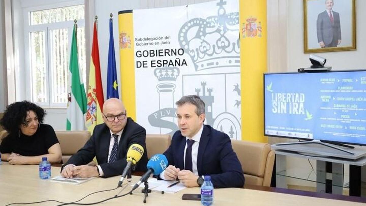 Victoria Jiménez, Manuel Fernández y Julio Millán presentan 'Libertad sin ira'.