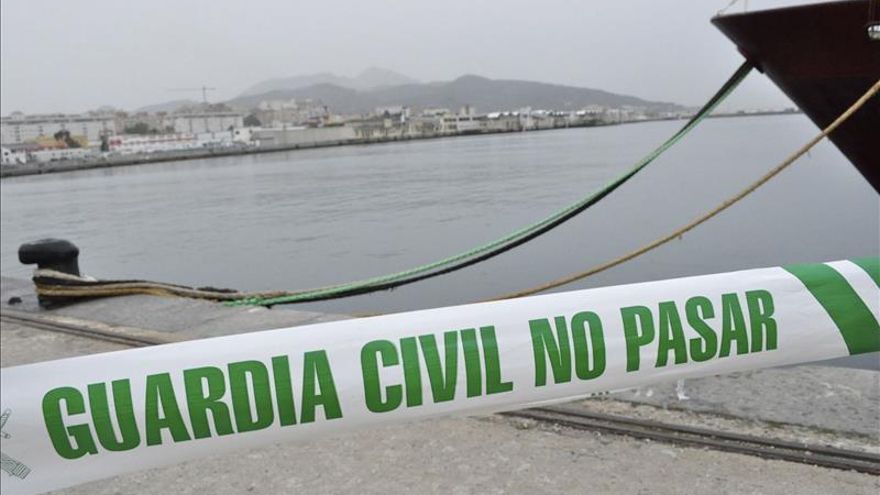 Interceptan a quince inmigrantes en una redada en las escolleras del puerto de Ceuta