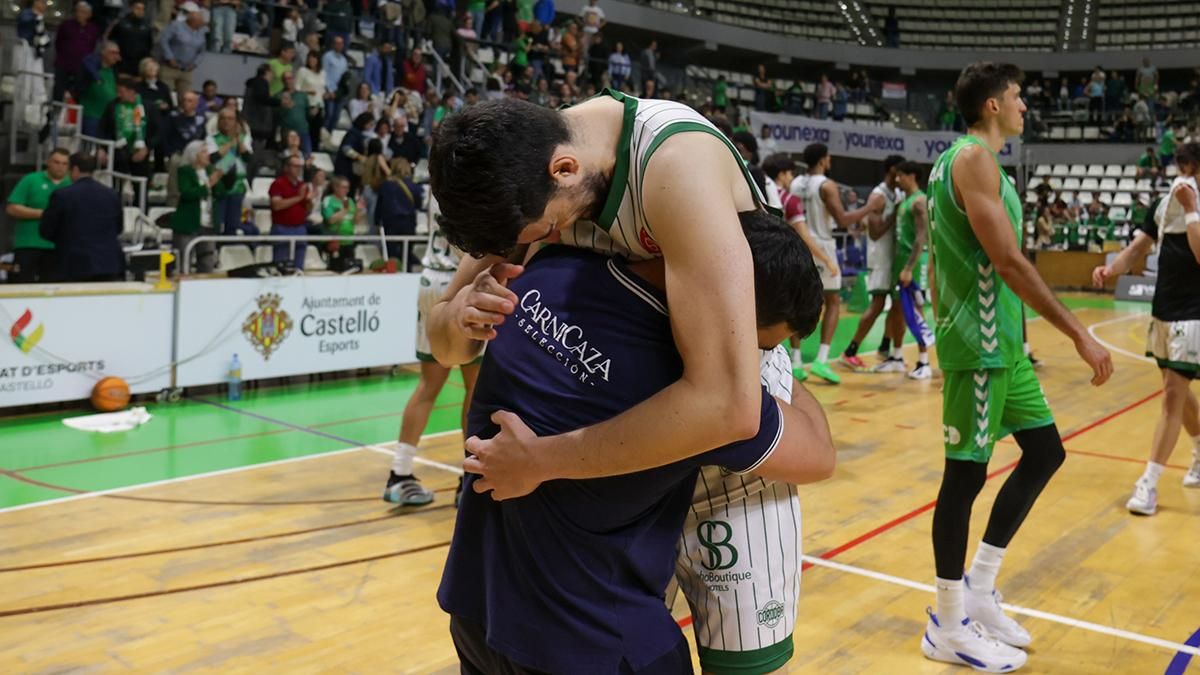 La celebración del ascenso del Coto Córdoba CB a Primera FEB, en imágenes
