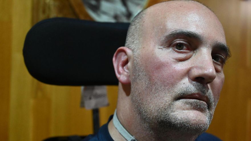Urbano González, enfermo de ELA: "La falta de ayudas obliga a morir a quien quiere vivir"