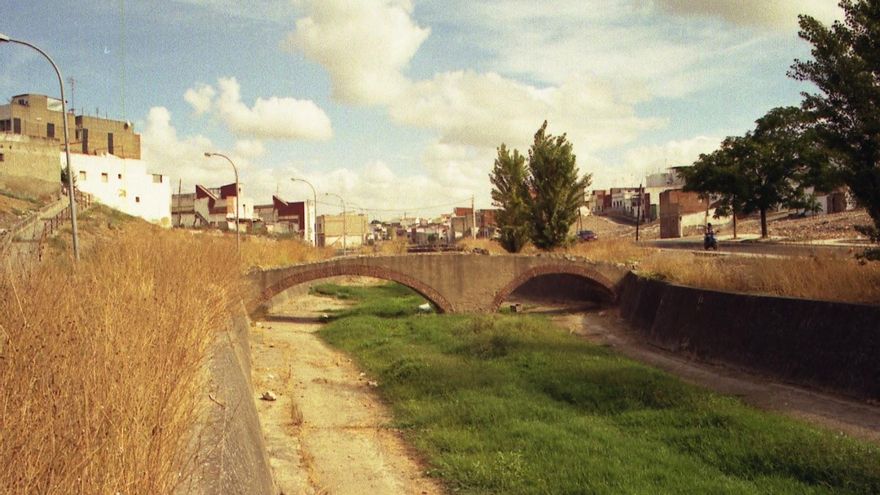 Puente de la Brujas en 2002, dos años antes del derribo