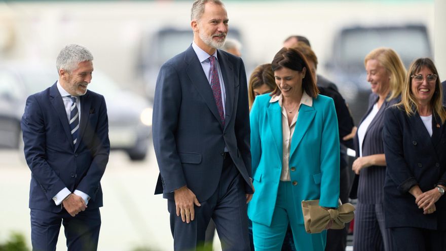 Archivo - Imagen de archivo.- El ministro de Interior, Fernando Grande-Marlaska y el Rey Felipe VI llegan a la Talent Session 'Potencia tu creatividad a través del arte', en el Centro Botín, a 25 de abril de 2024, en Santander, Cantabria (España).