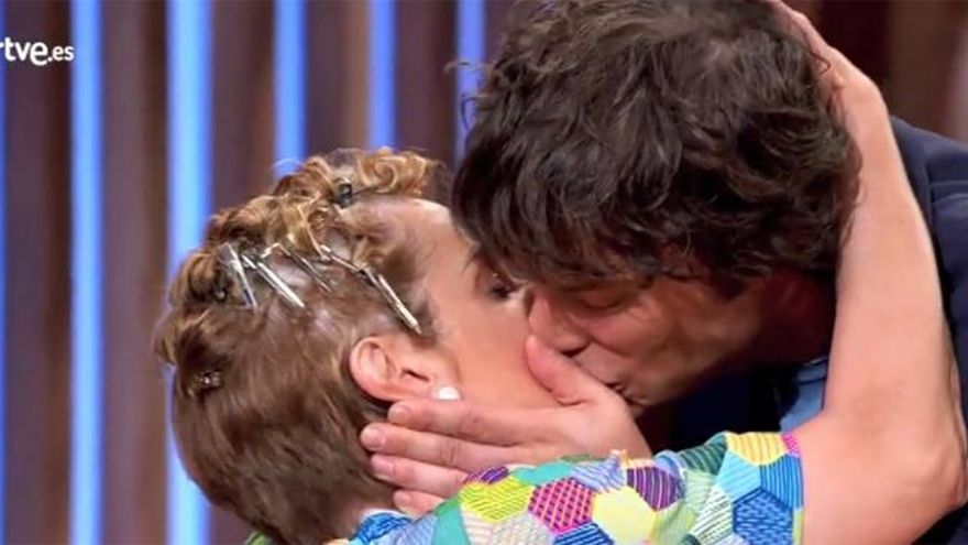 Anabel y Jordi se besan durante 'MasterChef Celebrity'