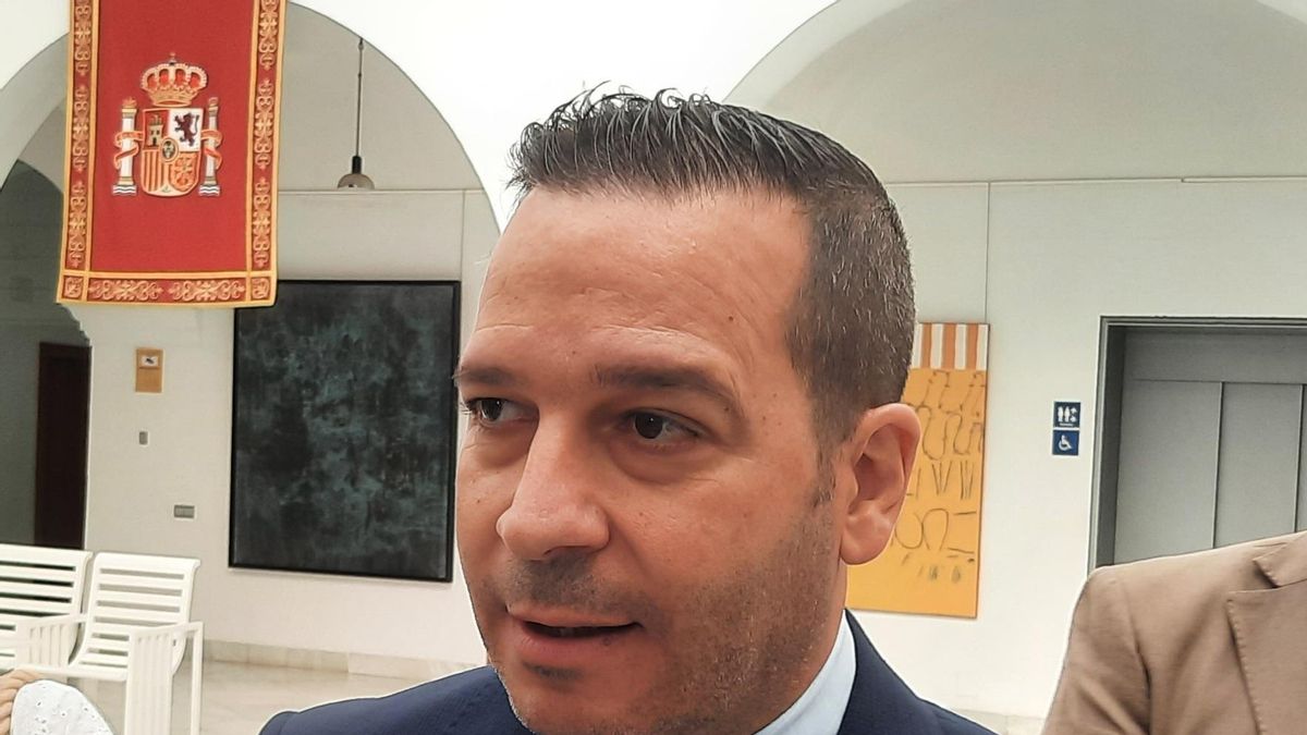 Archivo - El diputado de Vox en la Asamblea de Extremadura Óscar Fernández Calle en una imagen de archivo