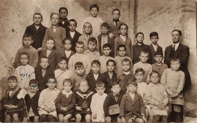 Francisco Ruiz junto a sus alumnos