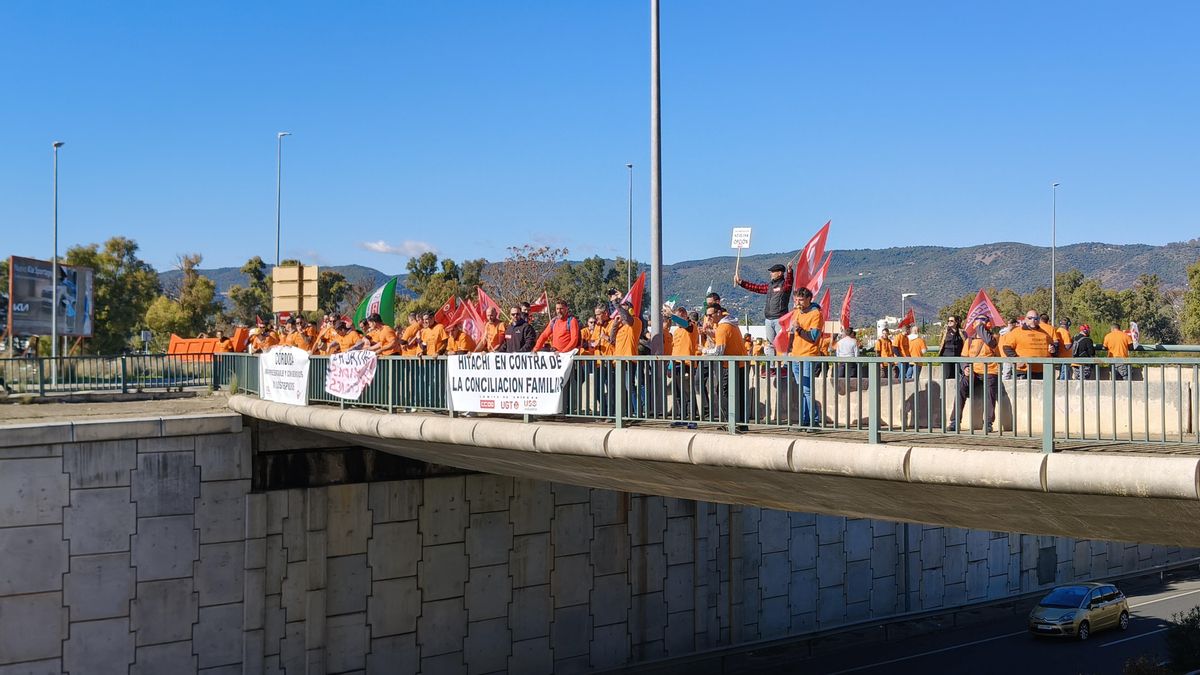 Trabajadores de Hitachi en el tercer día de huelga.