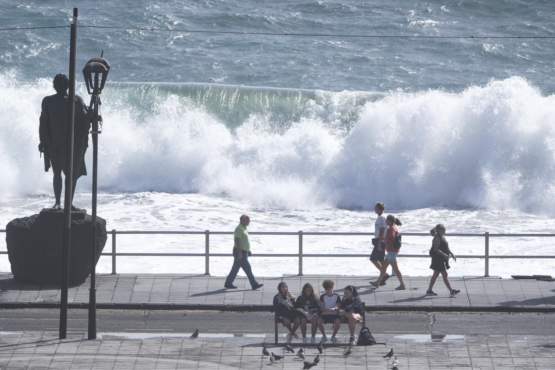 Fuerte oleaje en Candelaria.