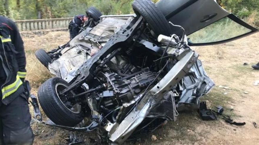 Accidente en la LE-30 a la altura de Puente Castro. / Foto: Bomberos de León