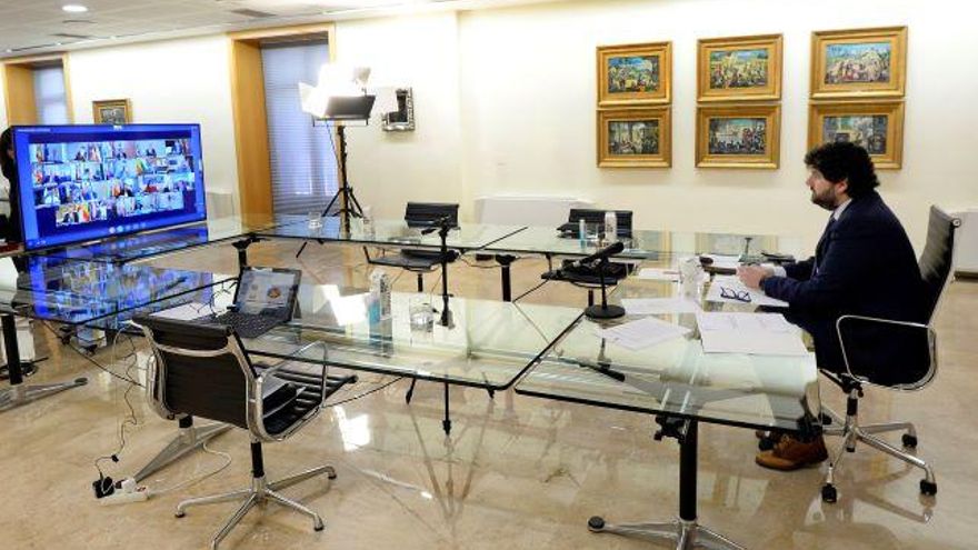 El presidente murciano durante la videoconferencia