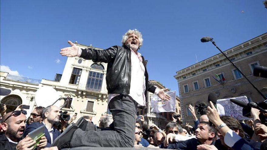 El Movimiento 5 Estrellas marcha contra la reelección de Napolitano