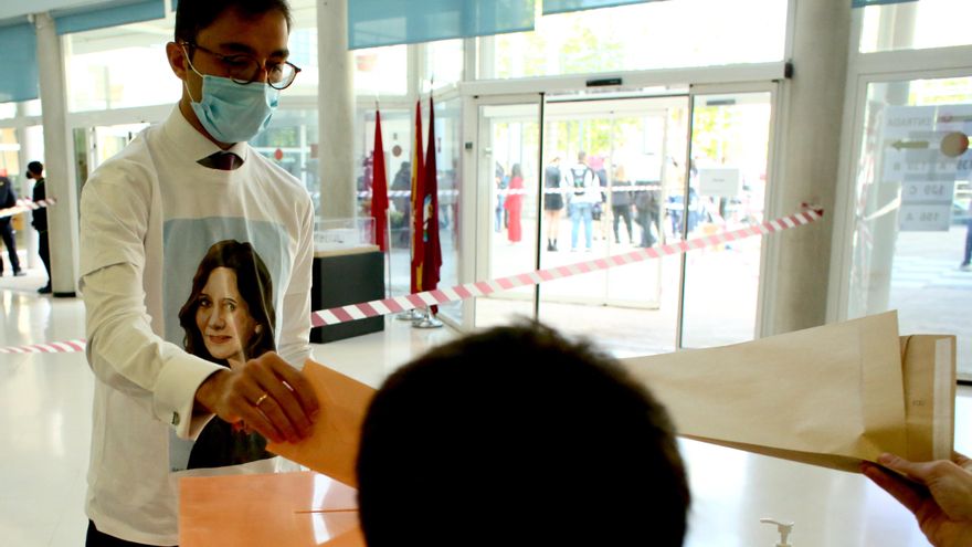 Ayuso en la camiseta